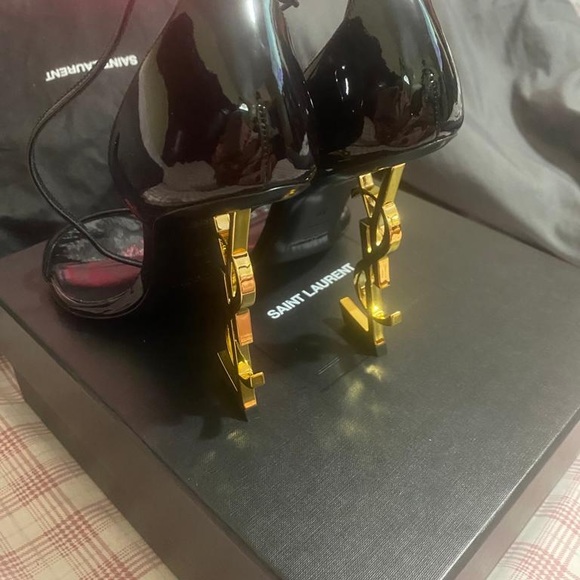 YSL | Black Patent Sandals OPYUM decorated with YSL initials on heels | Size 39 - Picture 9 of 13